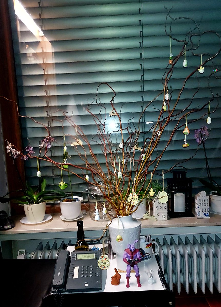 CoraBuhlert's tweet photo. I have set up my Easter branches. #EasterDecoration https://t.co/MCwNxX0O6q