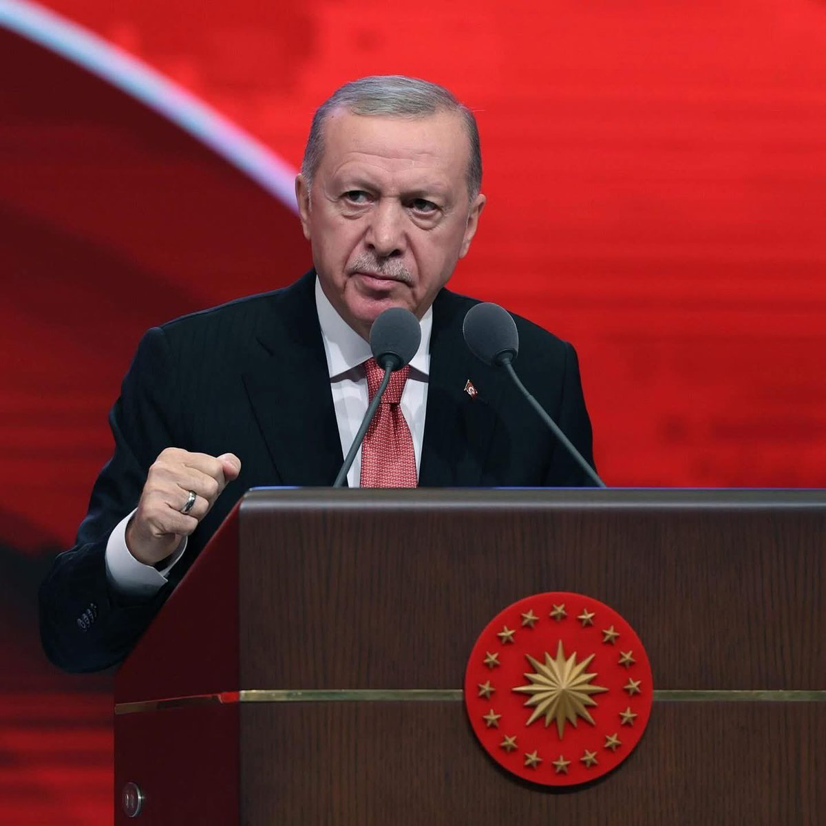 kurtulus_adnan's tweet photo. Cumhurbaşkanımız Sayın @RTErdogan :

“Vatandaşımızın helal lokmasına göz dikenlerin heveslerini, Allah’ın izniyle kursaklarında bırakmaya devam edeceğiz.”

Milletimizin alın terine, emeğine sahip çıkmaya kararlıyız! https://t.co/Xud1u0HVxv