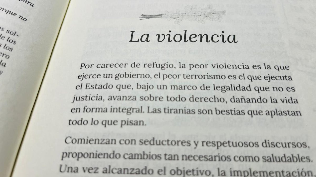 GuillermoPrein's tweet photo. PROFÉTICO
Ante la realidad y la fascinación de algunos x el IMPERIO ROMANO (link @lanacionmas) algunos párrafos del libro "ÉL" que habla de la crucifixión y explica el terrorismo de estado.
"ÉL" fue escrito hace tiempo y publicado el año 2024.

https://t.co/oK6LDY1zgK https://t.co/Q3f947MXcq