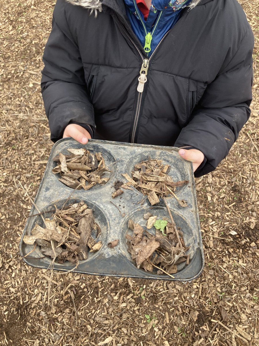 #stilltydreception and #stilltydyr1 have been working on their scissor skills for #wellywednesday today snipping and making mixtures in our mud kitchen. @CSC_FounLearn