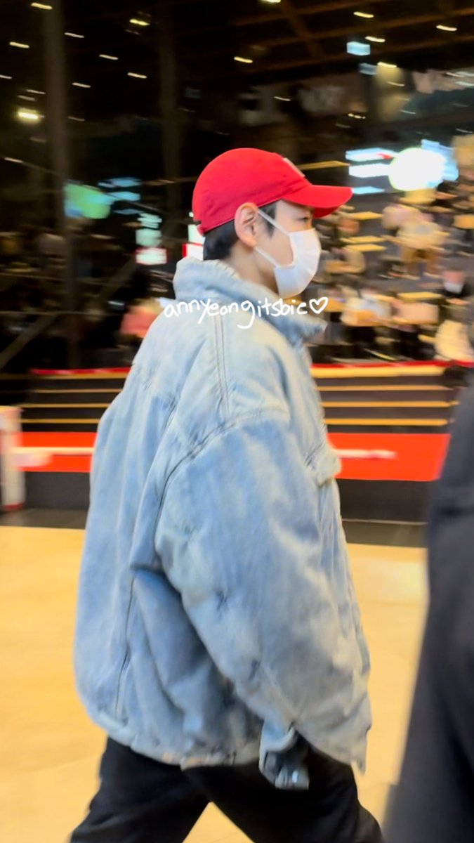 annyeongitsbie's tweet photo. 250319 #승부 The Match Premiere
VIP 시사회

Tiba tiba lewat depan mata... kaget woi
#BigBang #TOP #최승현 #탑 #빅뱅 https://t.co/FEbzy4N0E3