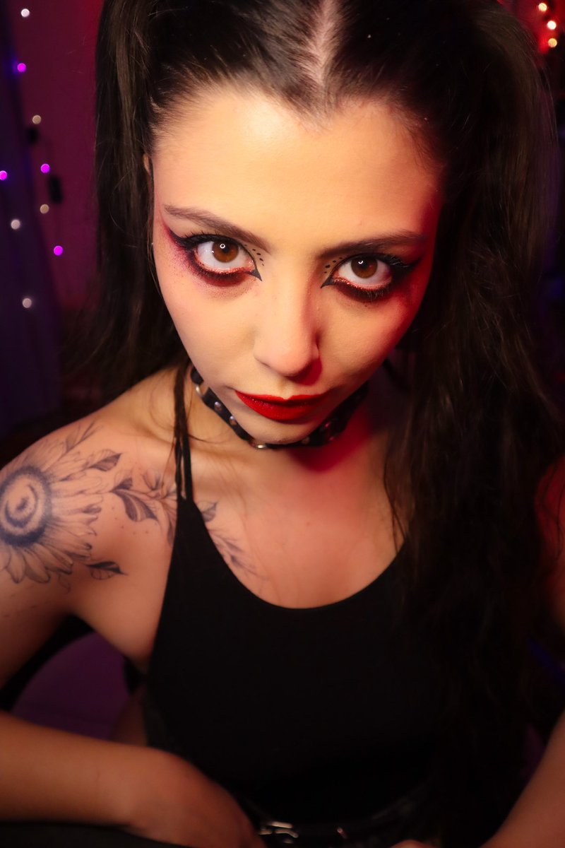 Hear me out..

If you look really deep into my eyes…
Can you see the crazy?? 😆