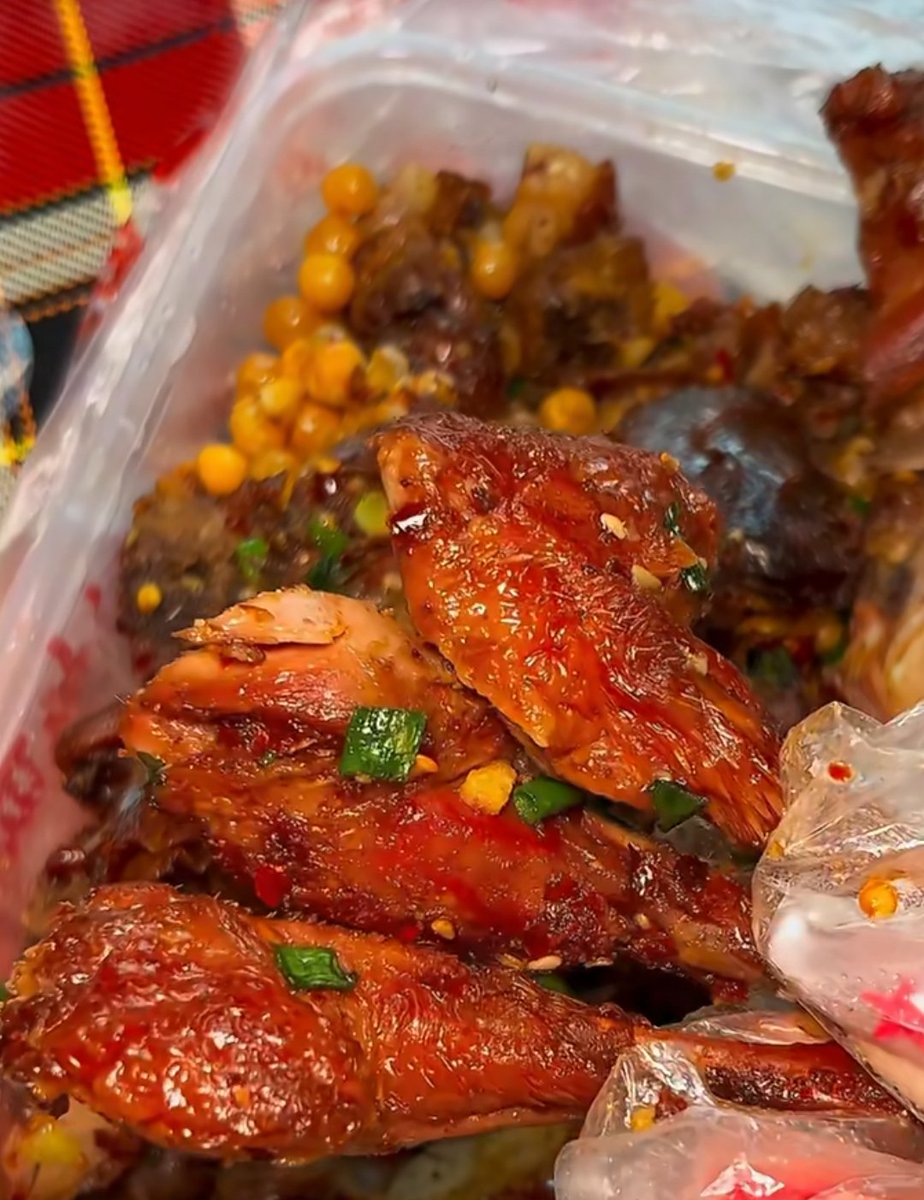 BeautifulHunan's tweet photo. 你喜欢吃烤鸭吗?Do you like Roast Duck?#湖南 #美食 #湘菜 #Hunan #FoodieBeauty https://t.co/Y9H4aS6nEg