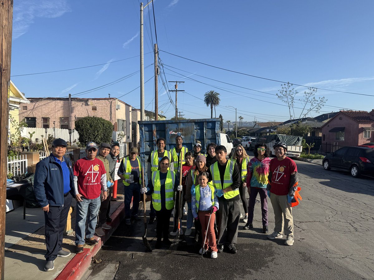 LongBeachBuilds's tweet photo. 15 TONS of trashโGone! ๐ชโจHuge thanks to @AOC7LBC, @LBPublicWorks Clean Team and all volunteers for making the Spring Into Action Clean Up a success! โป๏ธ๐ก
Want to host a clean up? Call 562.570.6866 or visit https://t.co/vVWDE9atfN.
#KeepLBClean https://t.co/93NaXSa887