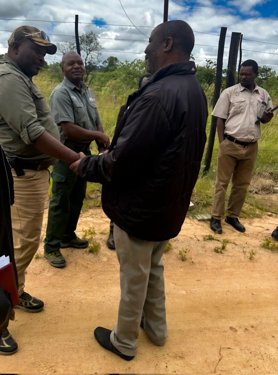 Dr. Pious Makaya, Chief Director of the Veterinary Services Directorate <a href="/DVSZim/">Veterinary Services Zimbabwe</a>, convenes with senior managers of ZIMPAKS <a href="/Zimparks/">Zimparks</a> and the proprietors of Simply Wild Game Park* near Lake Kyle, Masvingo.