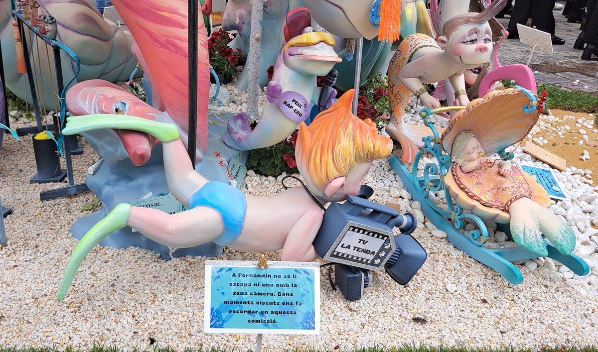 PSOEBenimamet's tweet image. Enhorabuena @FerranMartiEste por tu ninot q sin duda refleja el cariño y gratitud q te tenemos los vecinos y vecinas #Benimàmet.
¡"Fernandin" eres un grande! 
@FallaPlTenda