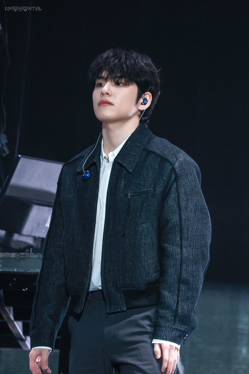 __ESSENTIAL's tweet photo. 250316 FOREVER YOUNG in GWANGJU

#데이식스 #day6 #원필 #WONPIL https://t.co/XYTSo1m8E2