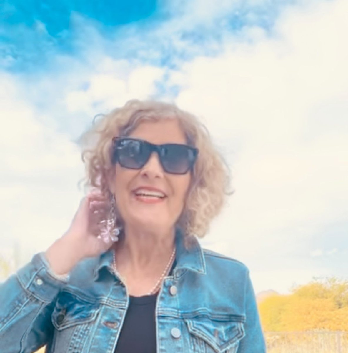 JodiLivon's tweet image. Did you know that you have a divinely guided spiritual team by your side right now? Here’s come here how to interpret messages from  Angels, Guides, and those on the Other Side! buff.ly/30yftIB #theintuitivecoach #guides #angelsigns