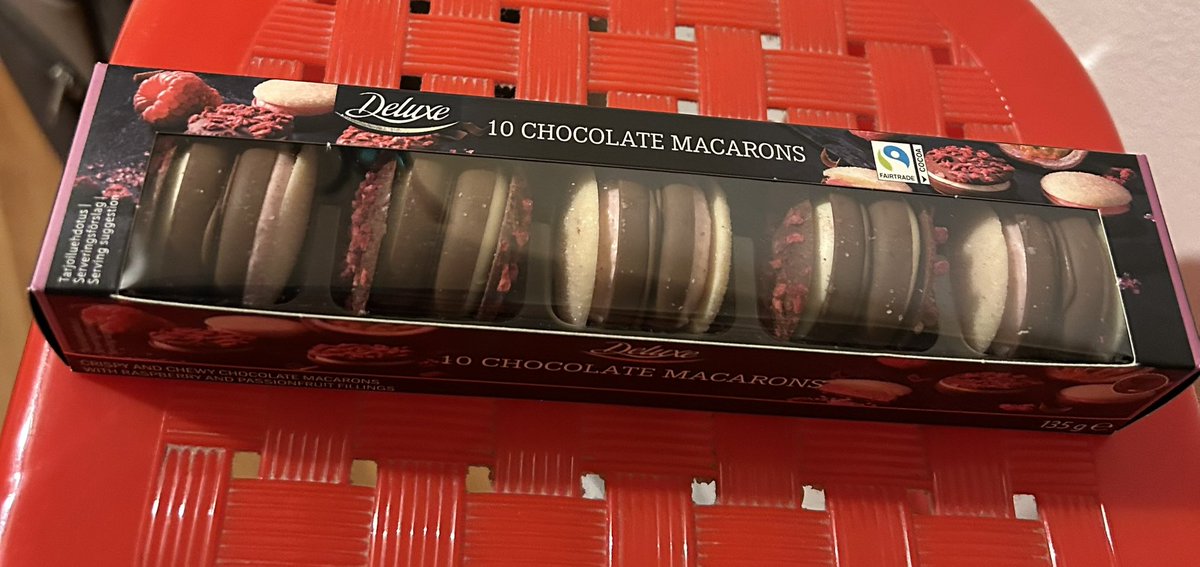 republican901's tweet photo. Got these treats yesterday!! Lexus choccies weren’t too good but the design hit me hard as I love hearts!! 💗💗💗

#Treats #YesterdaysMagic #ChocolateLover 💗 https://t.co/06eUBVIpFx