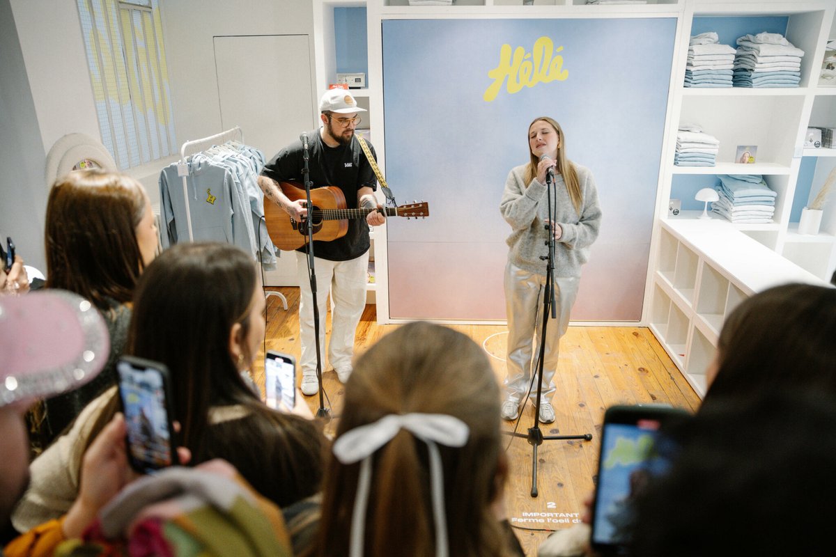 parisienmusique's tweet photo. « Un lieu de rendez-vous pour les fans » : les boutiques éphémères, nouvelle passion des stars de la musique
➡️ https://t.co/xo3gJZT6wM https://t.co/Zr5aBYQiUo