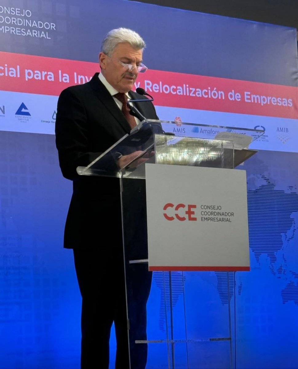 Ambiente_CMIC's tweet photo. 🎉 Felicitamos a nuestro miembro del Comité Nacional de Sustentabilidad, Max El-Mann @fibraunomx , por su nombramiento como Presidente del Comité Especial para la Inversión y Relocalización de Empresas del @cceoficialmx.

¡Le deseamos mucho éxito en este nuevo reto! 💼🌍 https://t.co/oPPq6fy3gy