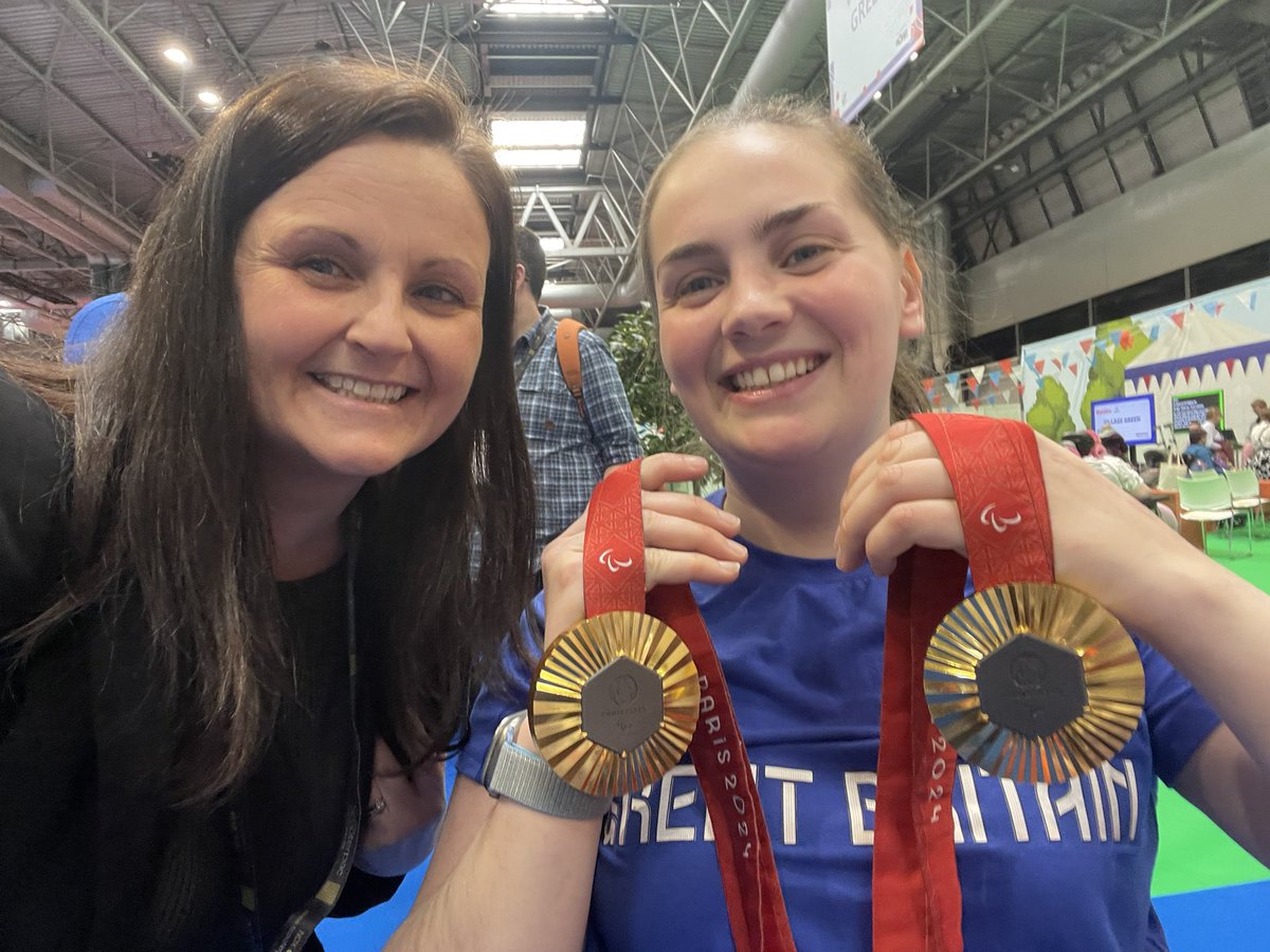 Prof Fiona Ducotterd 🟧 (@fionaducotterd) on Twitter photo Great to meet this team GB champion athlete <a href="/TullyKearney/">Tully Kearney OBE PLY</a> and feel the weight of real Olympic Gold medals 🧡 Great to meet this team GB champion athlete <a href="/TullyKearney/">Tully Kearney OBE PLY</a> and feel the weight of real Olympic Gold medals 🧡