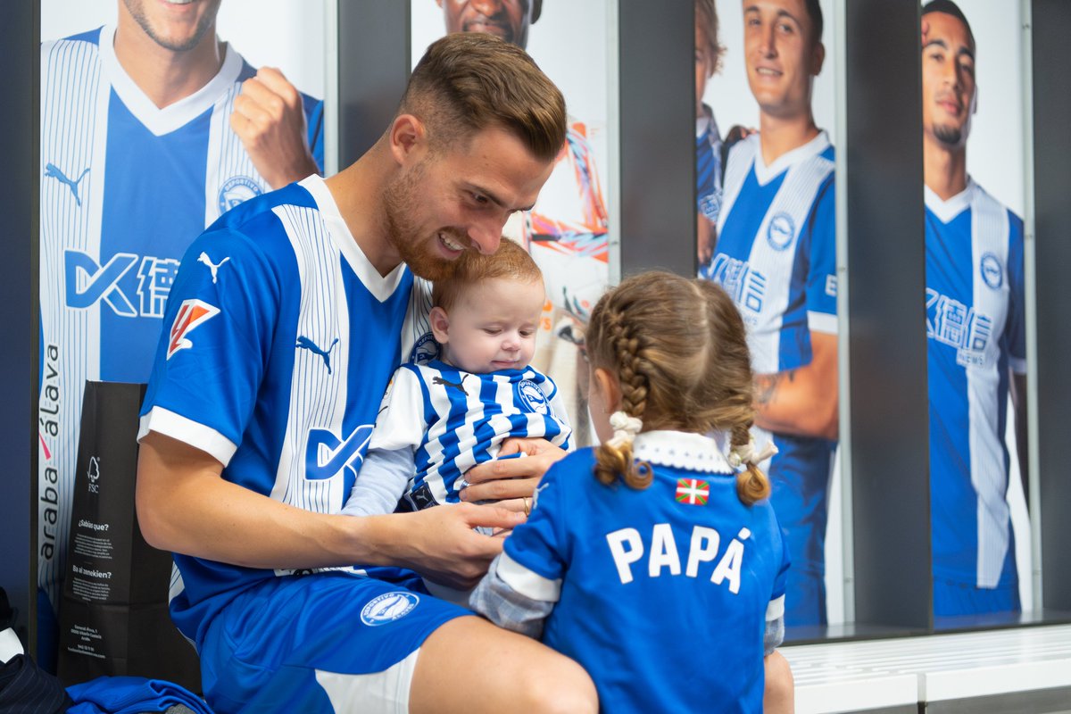 Alaves's tweet photo. Feliz día, papá 🫶

#DíaDelPadre 
#GoazenGlorioso ⚪️🔵 https://t.co/TiU9GMeHxD