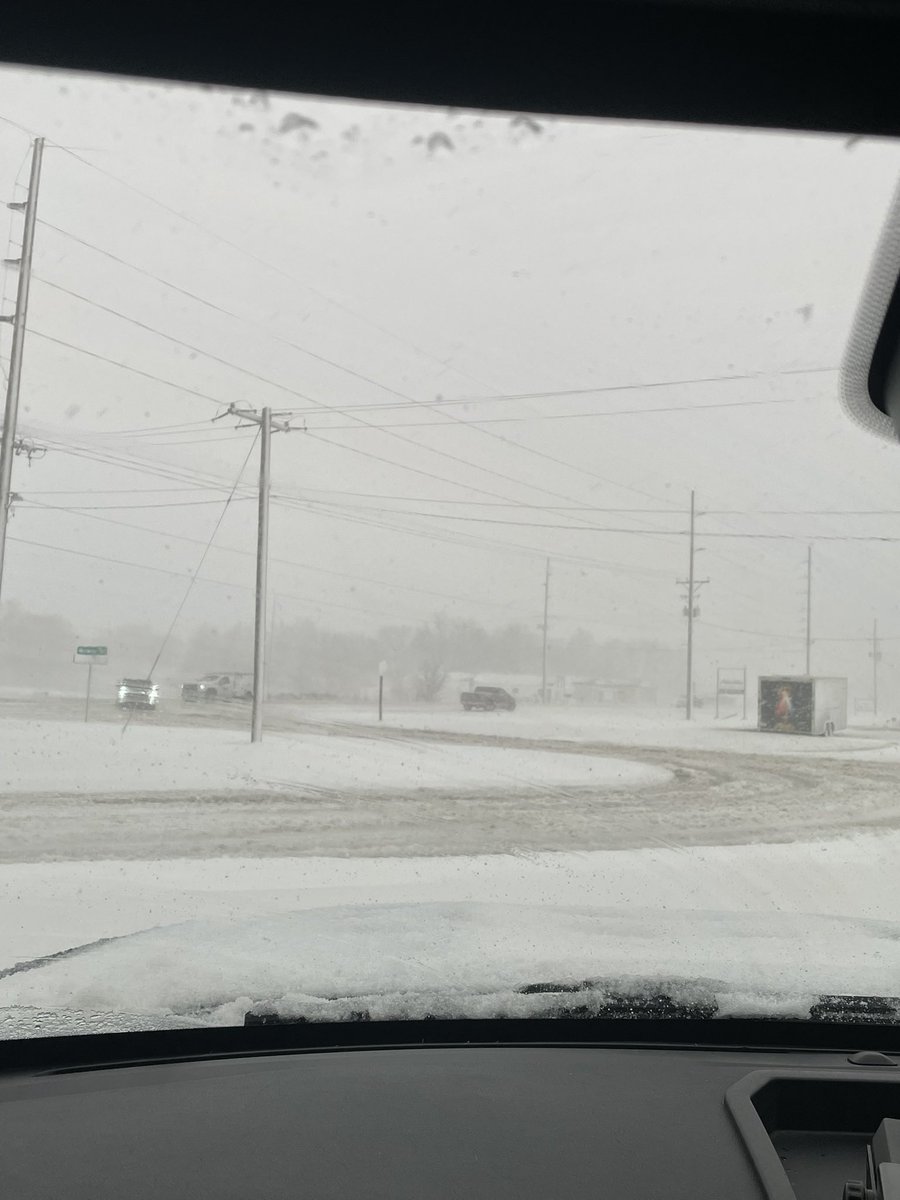 CarrollPolice's tweet photo. Snow Ordinance is in effect.

Please keep cars off the road so the plows can clear the roads.
Thank You! https://t.co/qqc7WKwib2