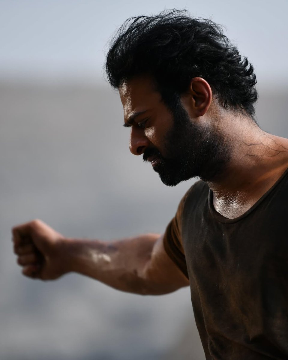 TrendsPrabhas's tweet photo. 🥵🥵🔥🔥🔥🔥🔥🔥

Rebel star #Prabhas 
#Salaar https://t.co/2WuDS3GxiV