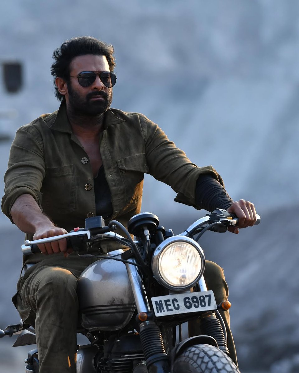 TrendsPrabhas's tweet photo. 🥵🥵🔥🔥🔥🔥🔥🔥

Rebel star #Prabhas 
#Salaar https://t.co/2WuDS3GxiV
