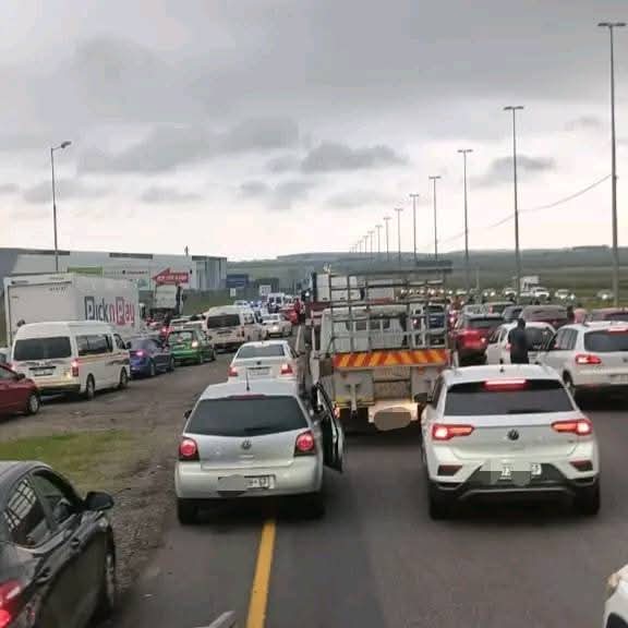tndaba's tweet photo. Today law enforcement officers from #EMPD broke so many laws.
1. Going on illegal #EMPDStrike
2. Using state vehicles to embark on a strike
3. Obstructing Traffic
4. Disturbance of public order
5. Fails to report for work
For that, the @City_Ekurhuleni should charge them and fine all officers who took part.