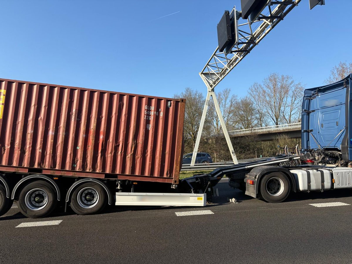 Rechterrijstrook A58 bij Bavel dicht door beschadigd asfalt