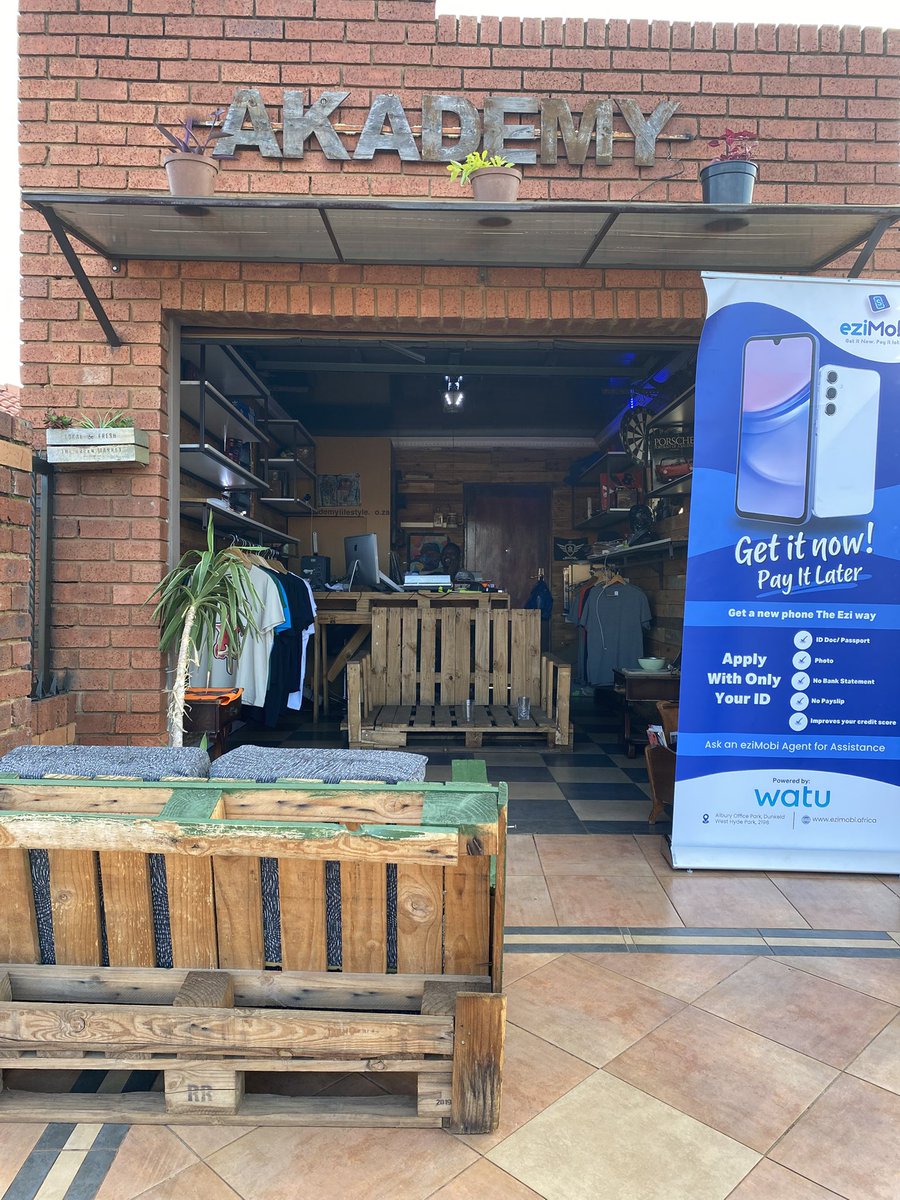The_Akademy1's tweet photo. 📍/// SOWETO /// PROTEA GLEN /// 
#Akademy #Soweto #proteaglen #fashion #technology #lifestyle
 https://t.co/WrywA2JWEC
#munaka #xavi #Thakgi #sfiso https://t.co/WQ0dbUt3Kj