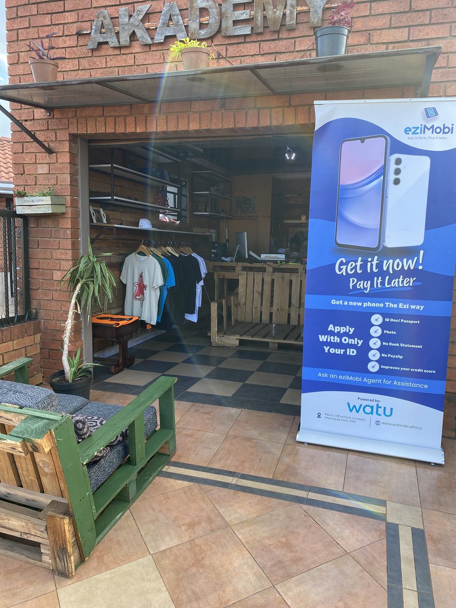 The_Akademy1's tweet photo. 📍/// SOWETO /// PROTEA GLEN /// 
#Akademy #Soweto #proteaglen #fashion #technology #lifestyle
 https://t.co/WrywA2JWEC
#munaka #xavi #Thakgi #sfiso https://t.co/WQ0dbUt3Kj