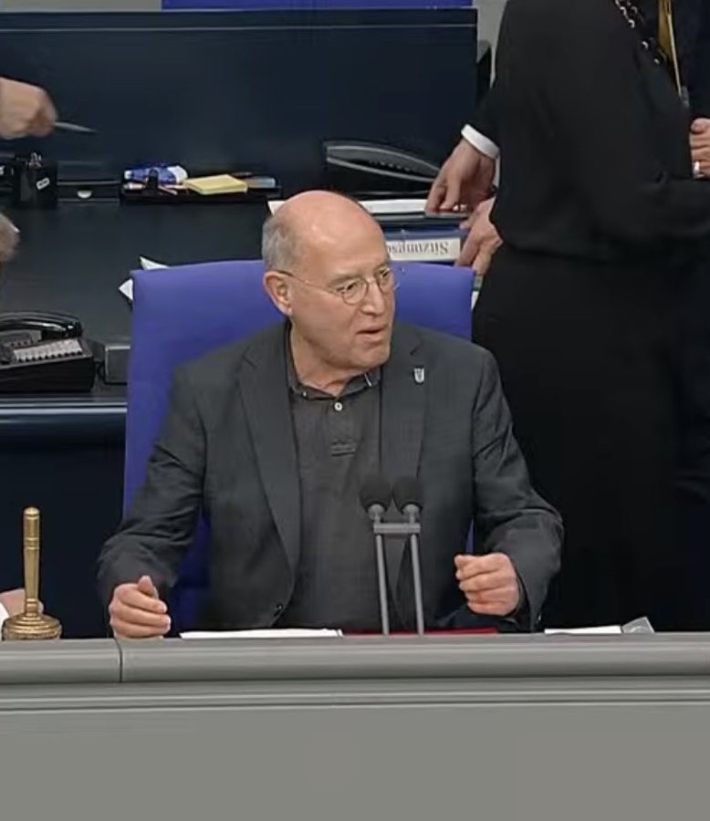 2025

Auf dem Präsidiumsstuhl des deutschen Bundestags sitzt als Alterspräsident ein ehemals hochrangiger Funktionär der SED. 

Und ich finde es absolut großartig.