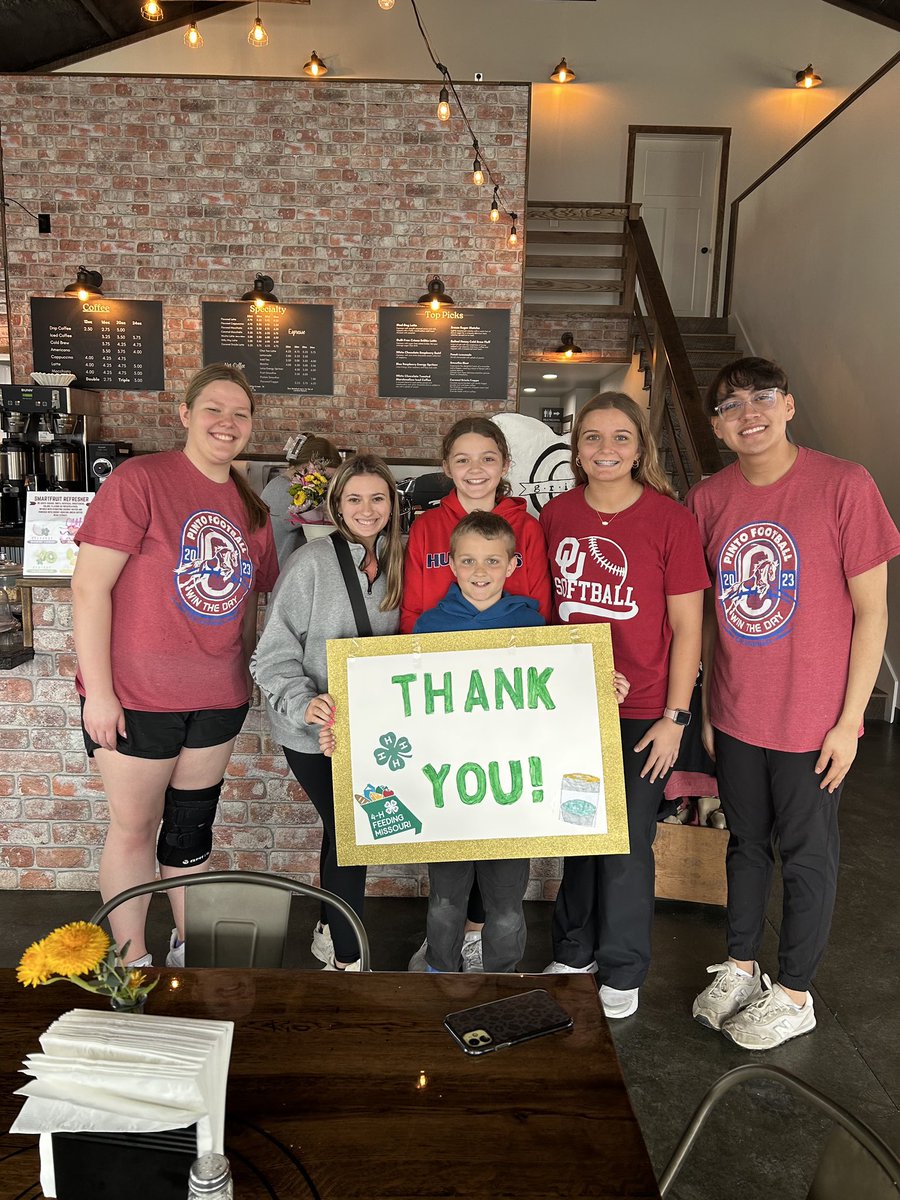 Last Saturday me and several 4-H members sat outside at our local coffee shop and collected money donations and food donations for the annual 4-H food drive. All donations we made went to Cargill Cares Food Pantry. Thank you to everyone who donated! 🍀🤍