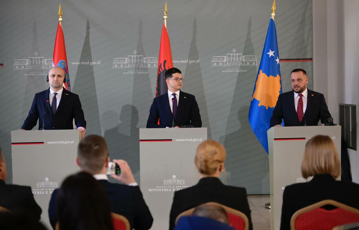 visegrad24's tweet photo. Croatia, Albania and Kosovo have entered into a military alliance after signing an agreement in Tirana.

Serbia has sent letters to Croatia and Albania, demanding an explanation. https://t.co/SXeDokHCNt
