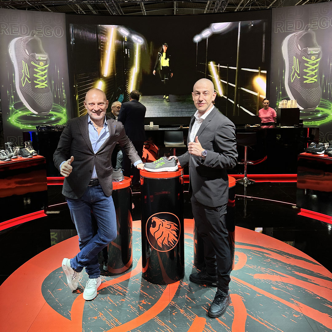 MpaStyle's tweet photo. @UPowerStyle a Expoprotection ha presentato Red Ego, la nuova collezione di scarpe antinfortunistiche leggere, nell'ampio stand al centro della fiera tante altre novità! #upower #redego
https://t.co/QcVhFKJ0hq https://t.co/t8Ngk0ACcV