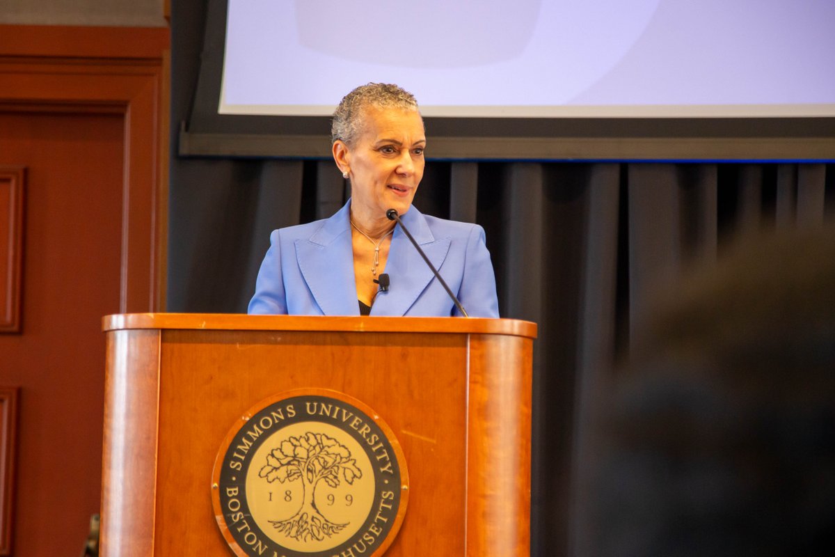 SimmonsUniv's tweet photo. The sixth annual Ifill Forum, held on March 13, featured board-certified OB/GYN, menopause expert, bestselling author, and women’s health advocate Dr. Sharone Malone in conversation with WBUR’s All Things Considered radio host Lisa Mullins ’80, ’05HD.

https://t.co/sFdT296HlM https://t.co/VcCISKFkEI