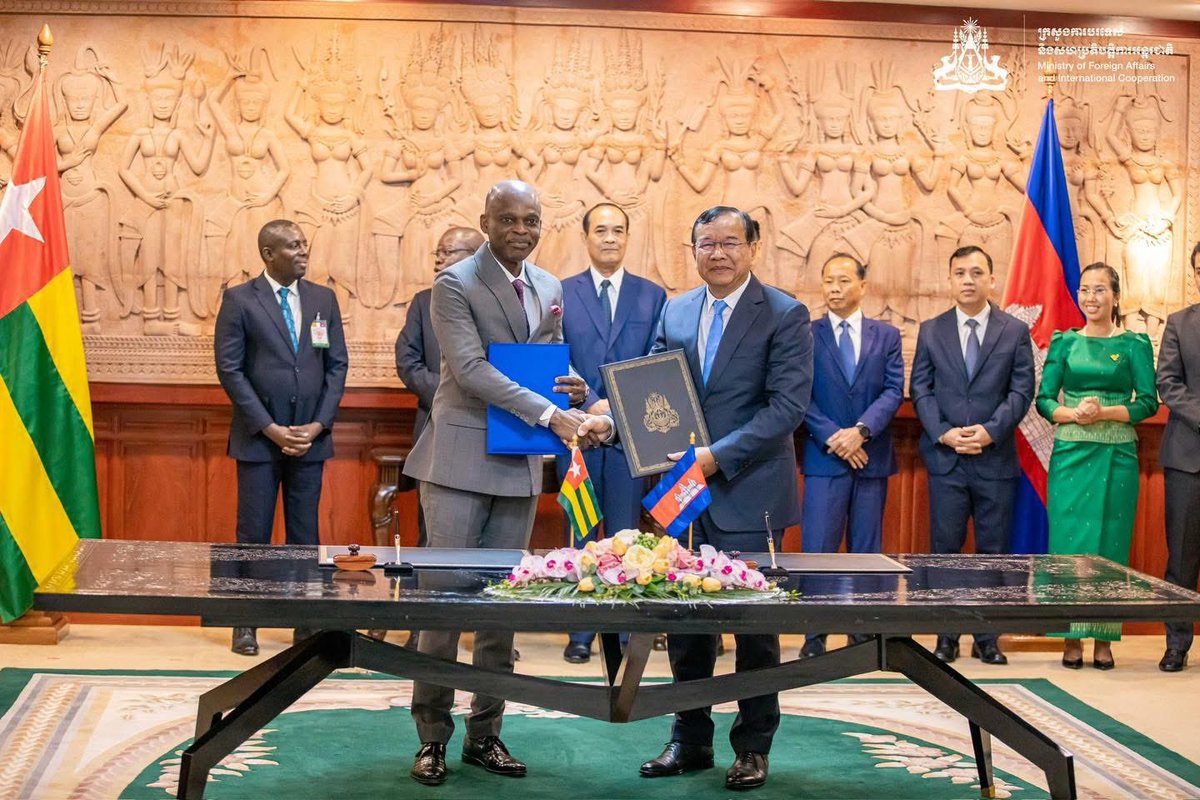 rdussey's tweet photo. J’ai signé aujourd’hui à Phnom Penh avec mon cher ami PRAK Sokhonn Vice Premier Ministre et MAE du royaume du Cambodge un accord sur l’exemption réciproque des visas au profit des citoyens togolais et cambodgiens détenteurs de passeports diplomatiques et de service et un MOU sur les consultations politiques entre nos deux ministères. Ces deux instruments contribueront à faciliter les échanges et à redynamiser davantage les relations d’amitié et de coopération entre nos deux pays
#Cambodia #Hospitalité #Bienvenue #Coopération #RelationsInternationales #Togo #Développement #Solidarité #Diplomatie #AfriqueAsie #TogoCambodge