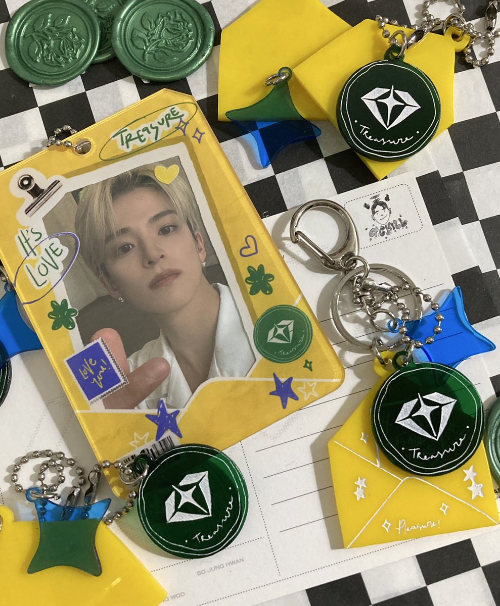 huppiyspace's tweet photo. giveaway ‘yellow 1st win’! — ★ ⋆ ࣪. 
★ pc holder (1 winners)
★ keychain asahi & woo (4 winners)
★ 25k voc for join pre order pleasure special kit (2 winners)

★ rules : 
• likes + rt this twt and my pin
• follow me 
• comment with ur fav yellow photo!

close : 24.03.25
★ goodluck! 💛👋🏼