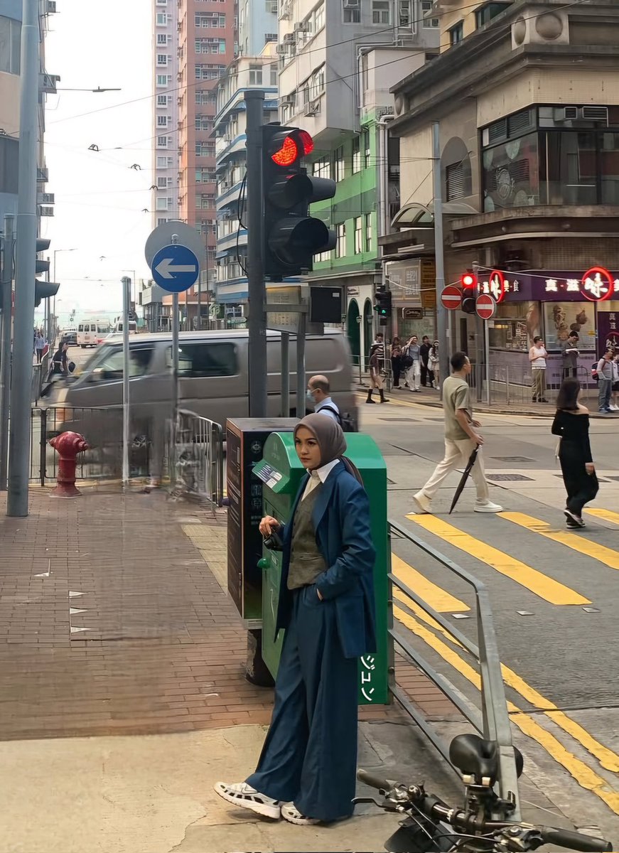 junephaze's tweet photo. #SalmaSalsabil behind the scene MV di Hongkong
Sal gamau aploud fotonya yg pake topi inikah? 

Cr: ig stylebyanzanni https://t.co/vBi11zm5c5