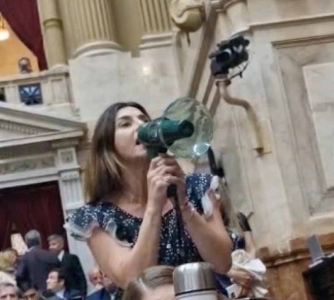 Botellerooo! Trapo viejo cartoneee botella vacía para vender! Botellerooo!