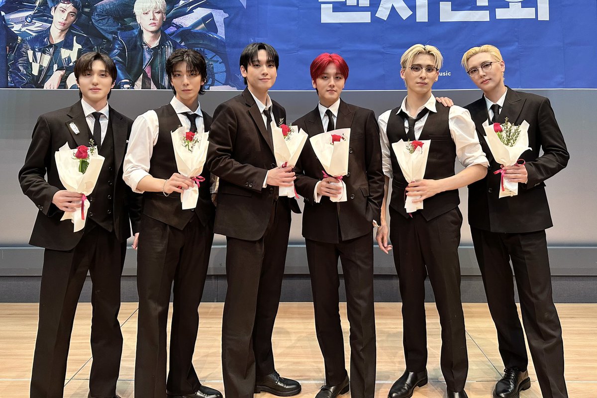 SF9_FANCLUB's tweet photo. [📸] 25.03.19 SF9 MINI ALBUM [LOVE RACE] 팬 사인회 (애플뮤직)

#SF9 #에스에프나인 #LOVE_RACE https://t.co/aaTr0RWMvs