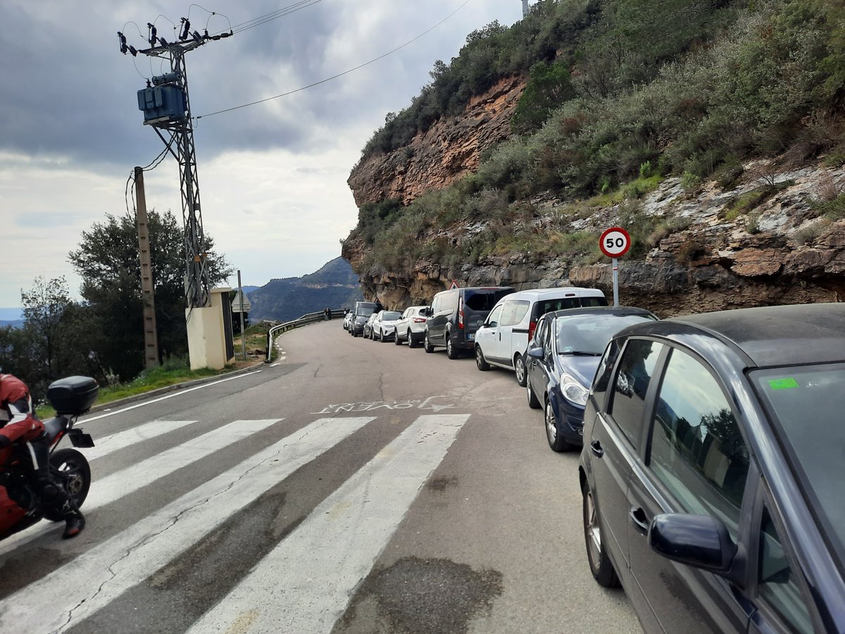 📢Recordem la necessitat d'accedir a #SantMiqueldelFai amb reserva d'entrada 🎟️per poder aparcar a l'aparcament habilitat
🚫L'aparcament irregular comporta problemes de mobilitat i seguretat a més de possibles sancions als vehicles mal aparcats
📲 Reserva parcs.diba.cat/ca/web/cingles…