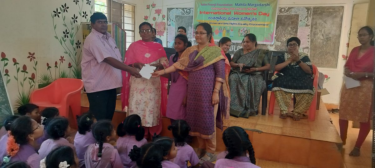 MMargadarshi's tweet photo. #internationalwomensday  with #adivasigirls at APGTWAH School, conducted various competitions &amp; gifted the winners &amp;participants

#mahilamargadarshi #azimpremjifoundation #iwd2025 #adivasi #girlsdevelopment #genderjusticeforadolescentgirls #srikakulam #andhrapeadesh #india https://t.co/tiAjWeURig