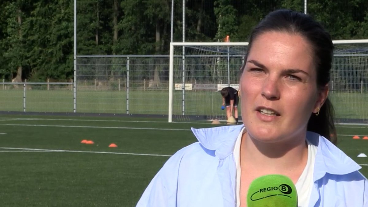 Siri Worm uit Doetinchem per direct gestopt als profvoetbalster. 'Wat ik het meest ga missen is de kleedkamer' bit.ly/4iDxS1u