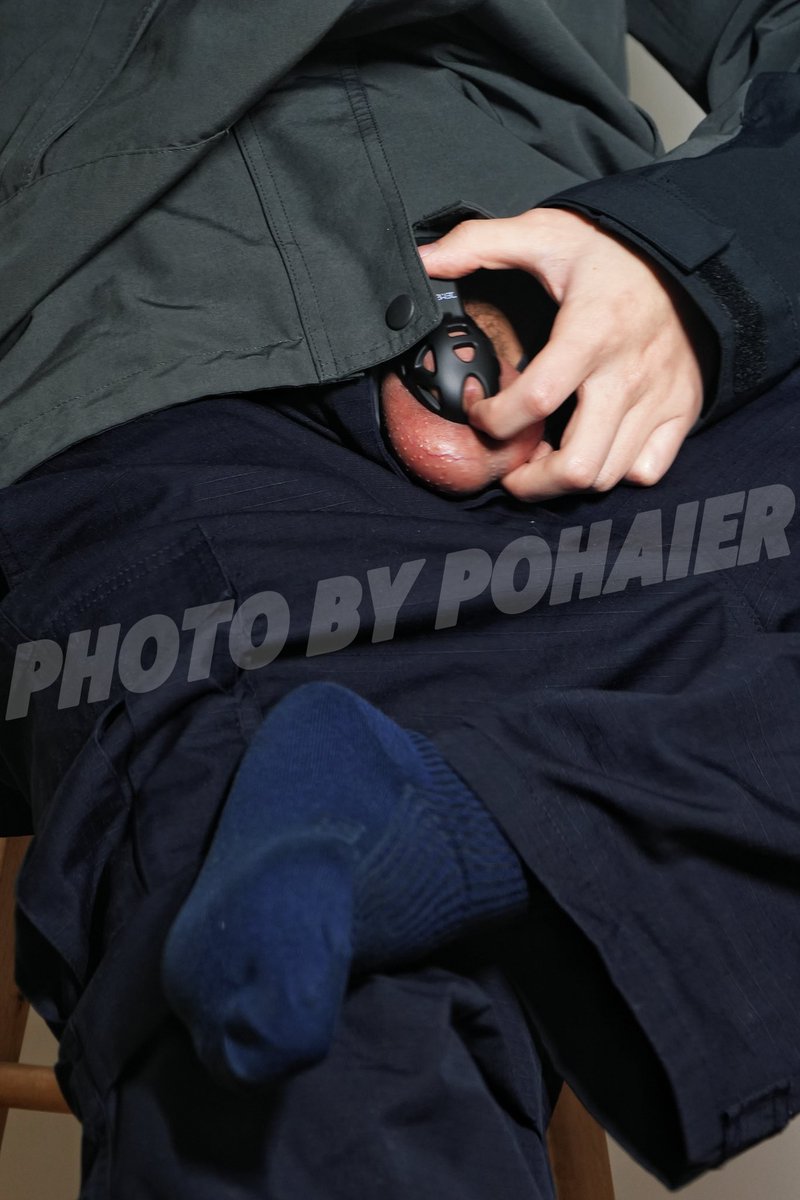 穿了一天湿答答的袜子
和抠到拉丝的锁屌
想吃哪一个😶