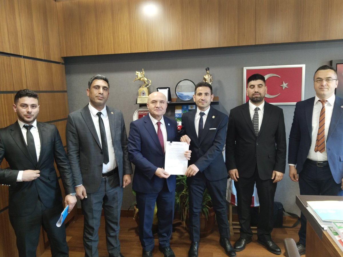 Olcay_Celik's tweet photo. İyi parti Samsun milletvekili sayın Erhan USTA'ya sendika yönetim kurulu olarak ziyarette bulunarak #YardımcıHizmetlerSınıfı kanun teklifi yasa tasarını teslim ettik sayın vekilimize desteklerinden ve emeklerinden dolayı teşekkür ederiz @55erhanusta  @Olcay_Celik @SercanKaraboga_ @musadurdu28 @ERSNATLI5834 @SalihBirinci61 @akyuznesimi @ksinan18 @yhsegitimsen @yhsplatform @YhsPlatformu