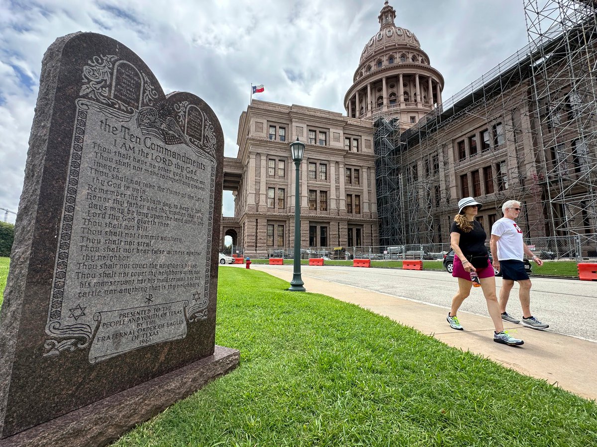 Texas bill putting Ten Commandments in schools opposed by over 160 faith leaders lonestarlive.com/news/2025/03/t…