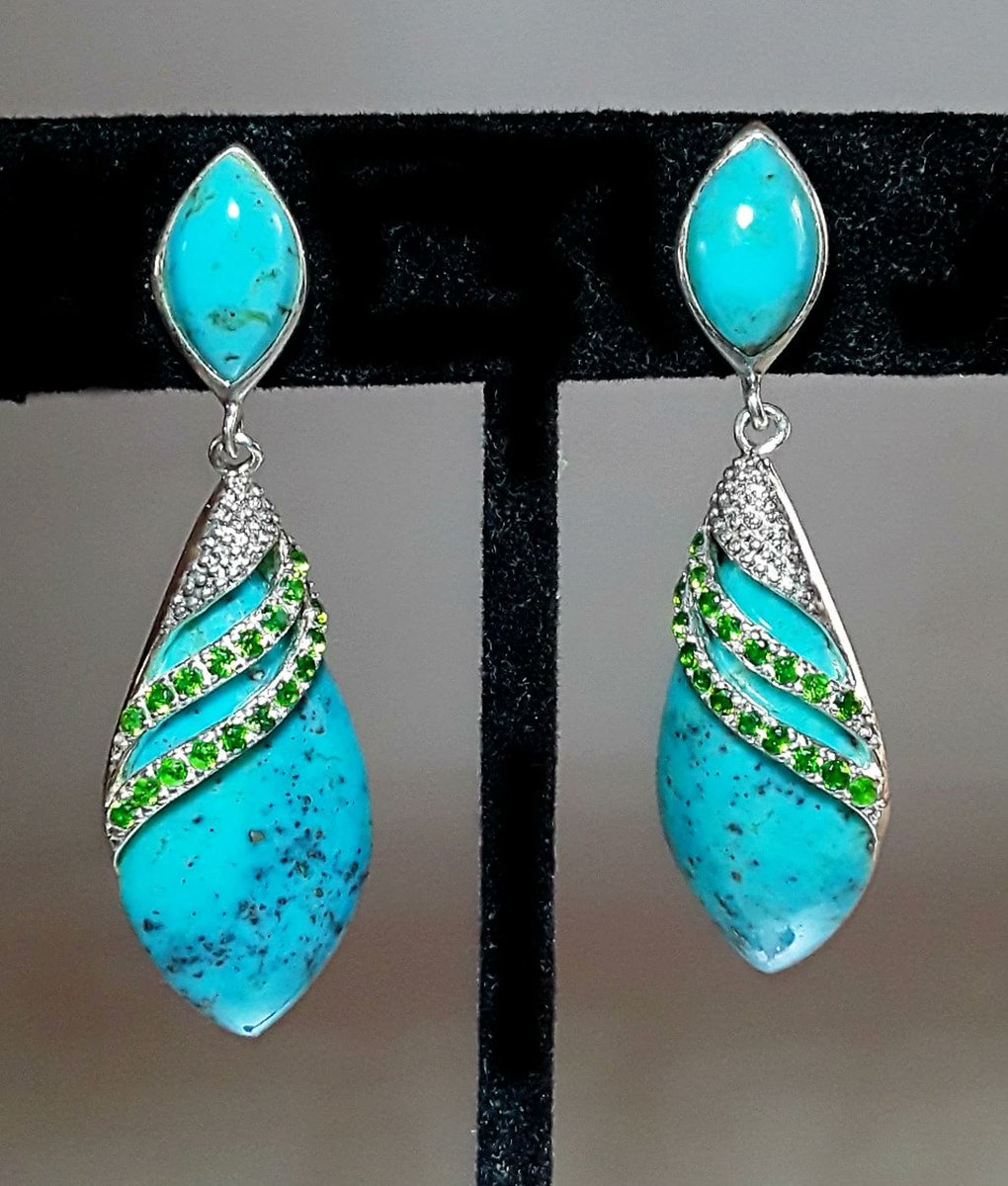 renaissancefai's tweet photo. https://t.co/faEftAiqc3
#earrings #vintage #sterlingsilver #925 #turquoise #gemstones #chromeDiopside #green #teardrop #dangle #southwestern #elegant #post #wedding #giftforher #evening #Anniversary #long https://t.co/HXslU8ss7U