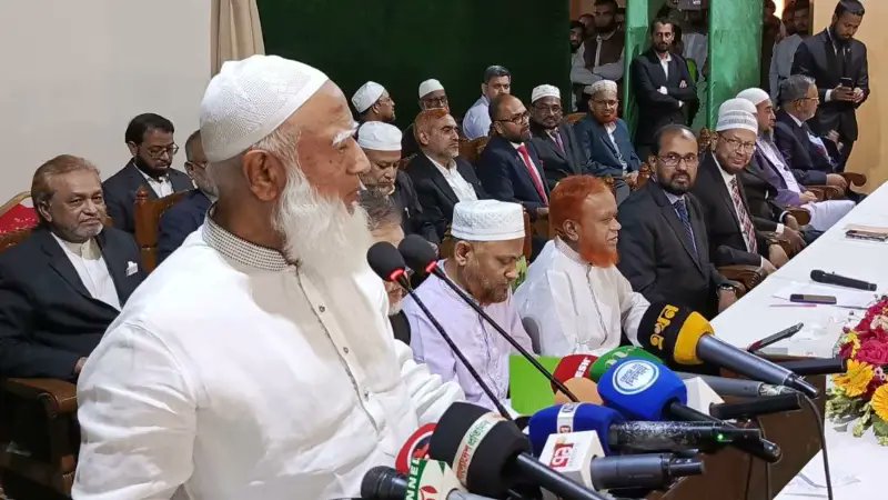 পলিটিক্যালি মোটিভেটেড না হয়ে মানুষের কল্যাণে আইনজীবীদেরকে কাজ করতে হবে