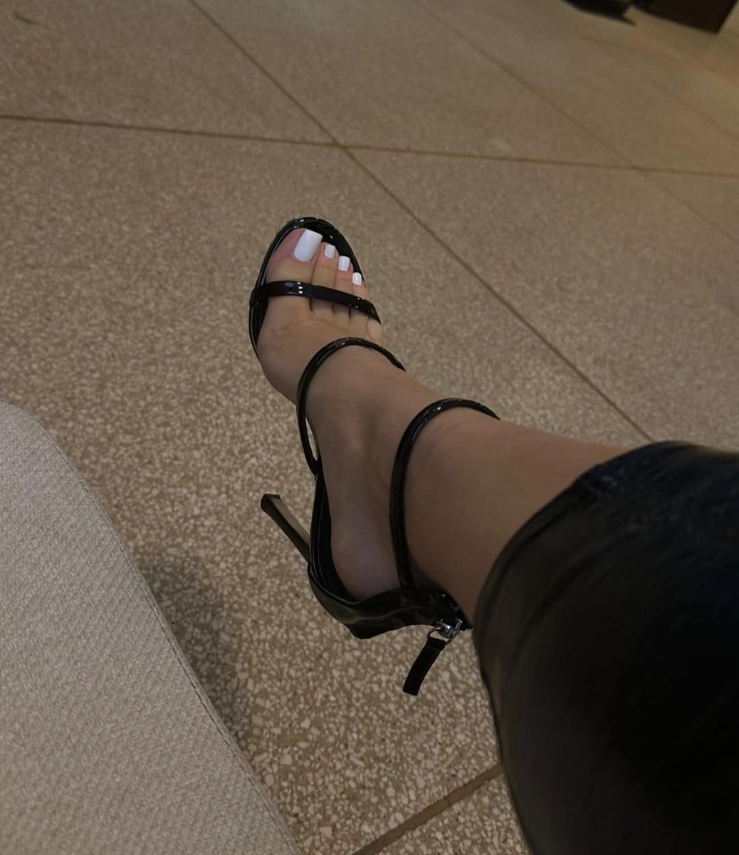 FootandFeet8's tweet photo. #feet #foot
#podolatra 
#pés #pé #pesfemininos #pesdelicados
#pedemulher #solas
#solinhas
#Packsavenda #podolatria
#podolatras #packdopezinho
#prettyfeet #nicefoot https://t.co/KMspnTVY16