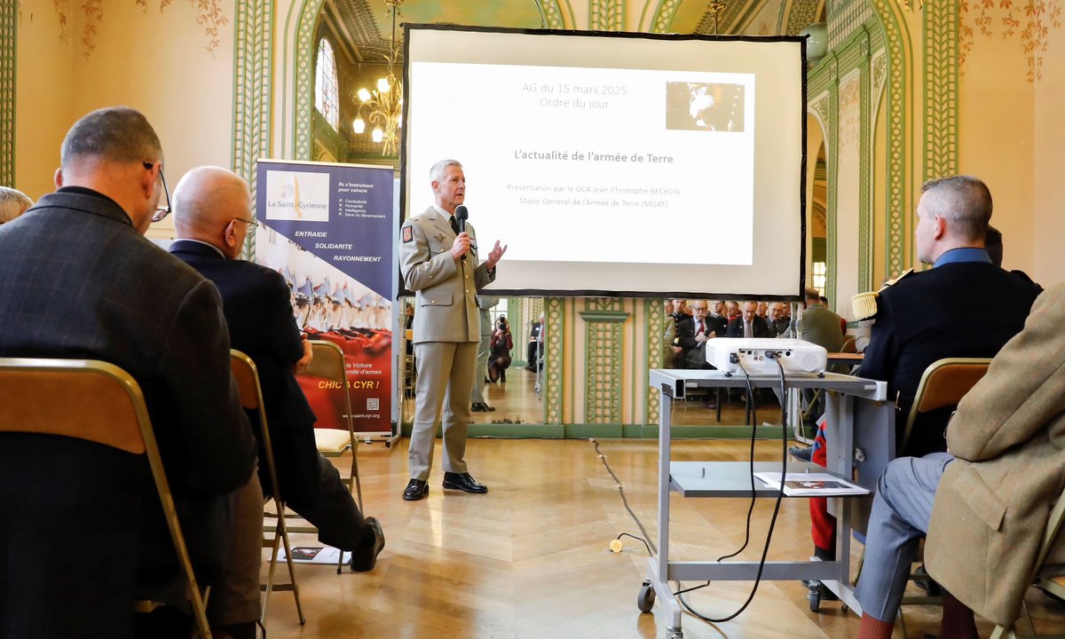MGAT_FR's tweet image. Honoré d’avoir pu intervenir lors de l’assemblée générale de @LaSaintCyrienne . Alors que l’@armeedeterre se transforme et pour faire face aux défis actuels et à venir, elle peut résolument compter sur l’excellence de la formation de ses chefs dispensée @SaintCyrCoet 
#ALaHauteur