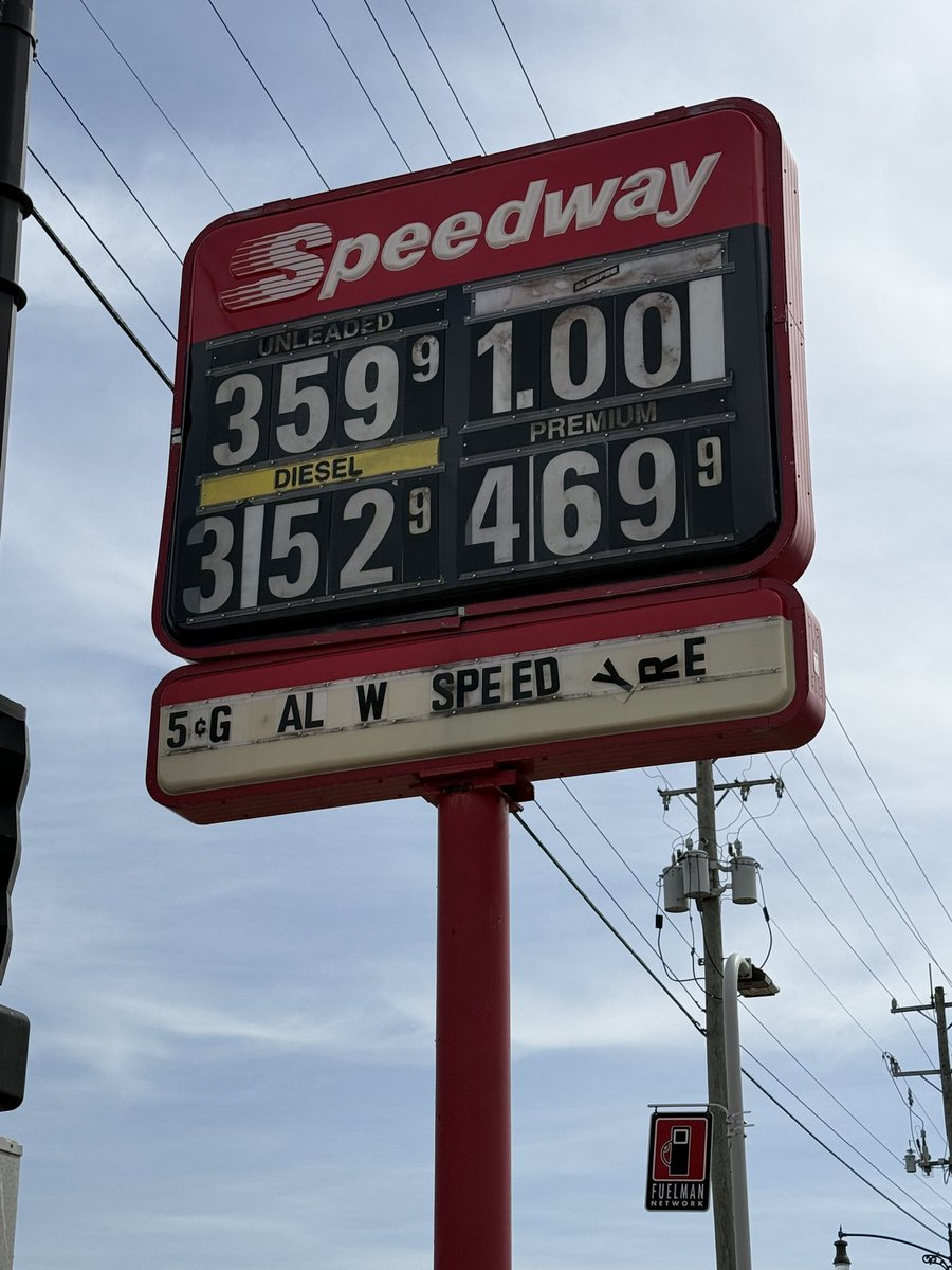 TrumpResults's tweet photo. 3/18/25 - Gas $3.59/gal (⬆️ $0.52/16.9% from $3.07 on 1/21/25); Milk $2.99/gal (Same as $2.99 on 1/21/25); Bacon $10.99 (Same as 10.99 on1/21/25); Eggs $7.99/doz (⬇️ $1  from $8.99 on 1/21/25). Total $25.56, ⬇️ $0.49/1.9% from $26.04 when @RealDonaldTrump took office. https://t.co/j9AoDdSa1Y