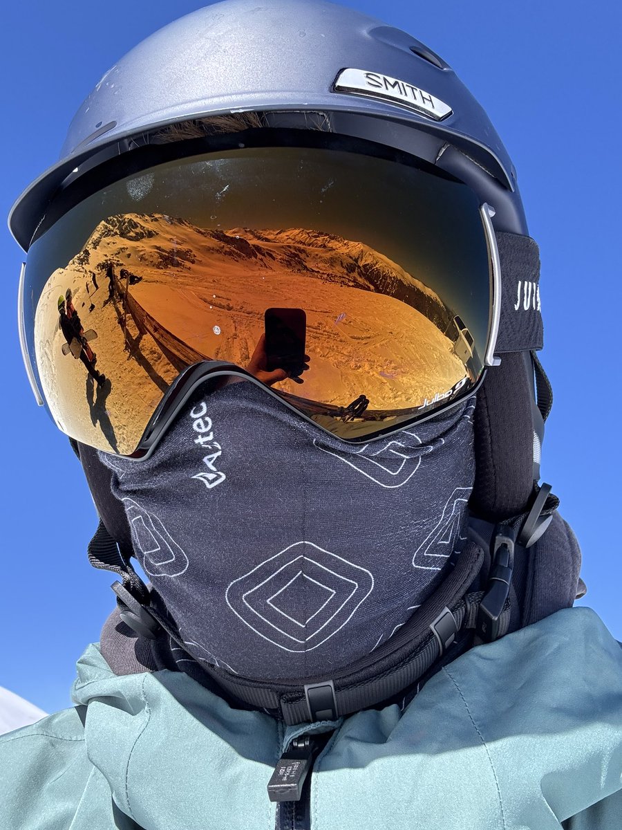 Koenmtb1's tweet image. When not deploying sequencers on the @aztecnetwork testnet, repping the merch on the slopes ⛷️