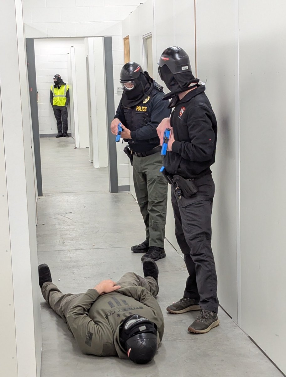 FBICharlotte's tweet photo. #ALERRT is the national standard for responding to an active shooter threat. #FBI Charlotte special agents recently taught the "Advanced Law Enforcement Rapid Response Training" course to a number of local law enforcement partners. https://t.co/eGnHajEpBt