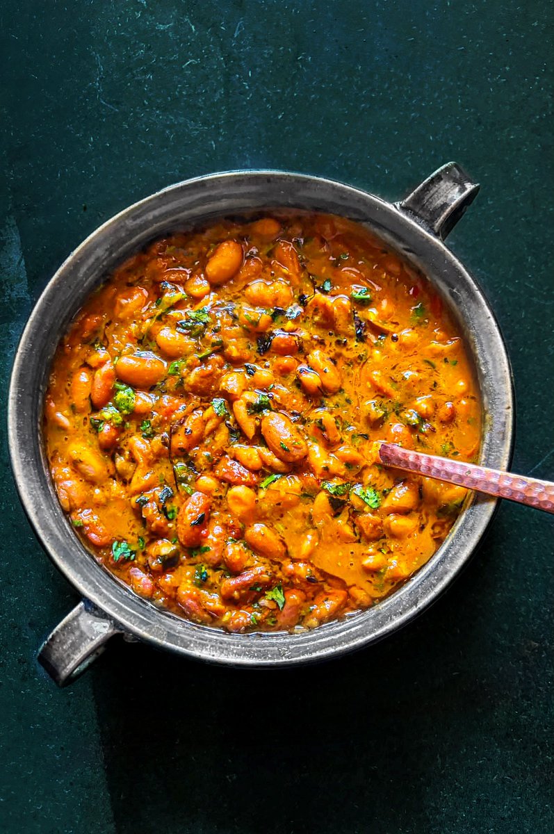 EasyCookin2012's tweet image. Kashmiri Rajma Curry Recipe (Indian Kidney Beans Kashmiri Style) easycookingwithmolly.com/2025/03/kashmi… 🌿 Glutenfree + Vegan recipe 🩵 #kashmiri #indianfood #RecipeOfTheDay