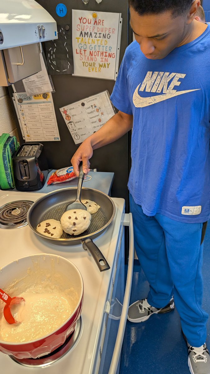 Mrs_Milton22's tweet image. #Room104 made pancakes🥞 
This recipe offers a lot of opportunities to practice important cooking skills including using the stove top, knowing when they&apos;re ready to flip and the toughest.... actually flipping them. 
#practicemakesperfect 
#functionalskills 
#realworldskills