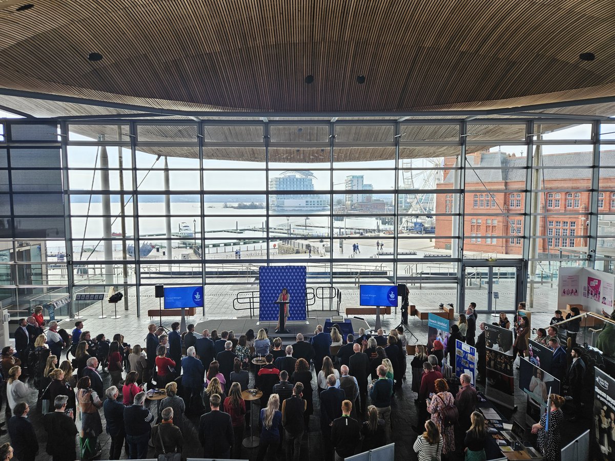 Cronfa Treftadaeth y Loteri Genedlaethol (@heritagefundcym) on Twitter photo Yn y <a href="/SeneddCymru/">Senedd Cymru</a> heddiw gyda <a href="/sportwales/">Sport Wales</a> <a href="/TNLComFundWales/">The National Lottery Community Fund Cymru</a> <a href="/Arts_Wales_/">Cyngor Celfyddydau Cymru | Arts Council of Wales</a> yn dathlu 30 mlynedd o arian y Loteri Genedlaethol! 🤞
Rydym wedi buddsoddi dros £450m o grantiau’r Loteri Genedlaethol i dros 3,000 o brosiectau treftadaeth yng Nghymru ers 1994. #LoteriGenedlaethol30 Yn y <a href="/SeneddCymru/">Senedd Cymru</a> heddiw gyda <a href="/sportwales/">Sport Wales</a> <a href="/TNLComFundWales/">The National Lottery Community Fund Cymru</a> <a href="/Arts_Wales_/">Cyngor Celfyddydau Cymru | Arts Council of Wales</a> yn dathlu 30 mlynedd o arian y Loteri Genedlaethol! 🤞
Rydym wedi buddsoddi dros £450m o grantiau’r Loteri Genedlaethol i dros 3,000 o brosiectau treftadaeth yng Nghymru ers 1994. #LoteriGenedlaethol30